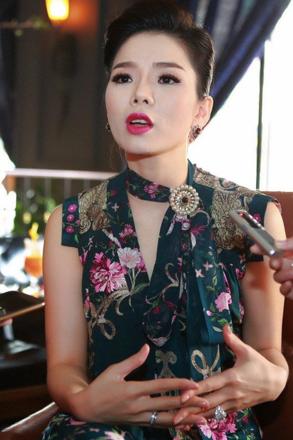 Dao kéo nhẹ phần mũi, nhan sắc của Lệ Quyên ngày càng lên hương