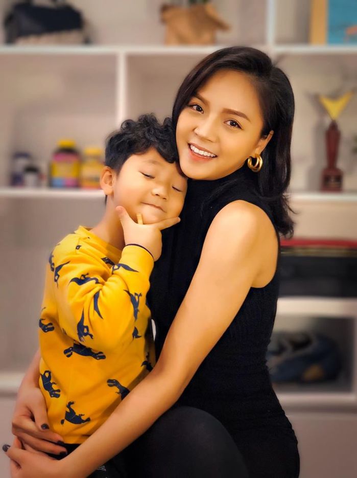 Thu Quỳnh tậu xế tiền tỉ, trở thành mẹ đơn thân đỉnh của showbiz Việt
