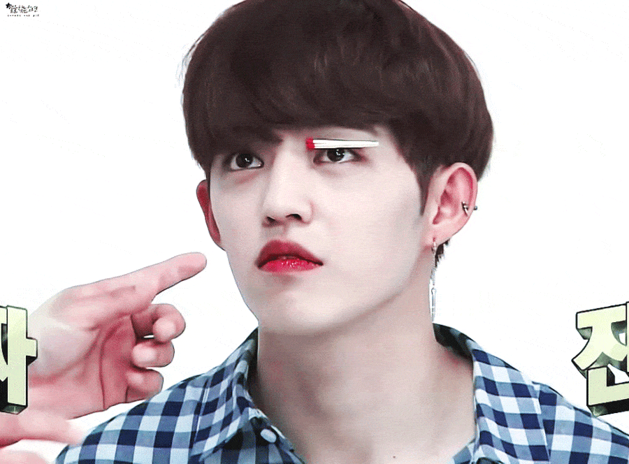 9 nam idol Kpop sở hữu bờ mi đen - dài - cong đầy mê hoặc