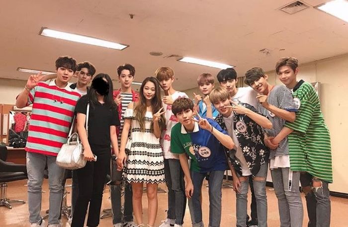 Con tài phiệt Hàn Quốc khiến fan ghen tỵ khi thân thiết hết cả Kpop