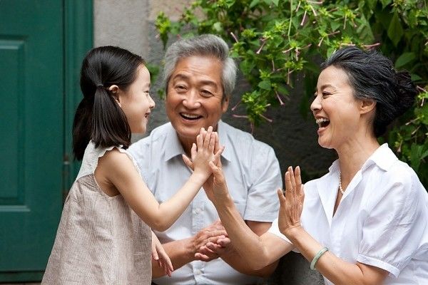 Mẹ trẻ bức xúc vì bà nội đòi 5 triệu/tháng mới chịu trông cháu
