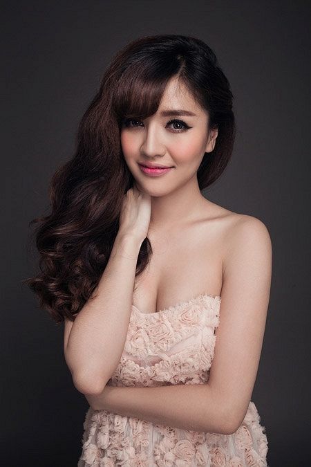 Bích Phương lột xác cả visual, body lẫn thần thái sau 10 năm đi hát