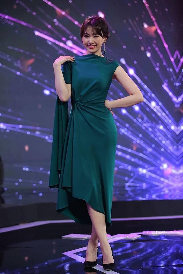 Lóa mắt trước BST túi xách hàng hiệu của Hari Won