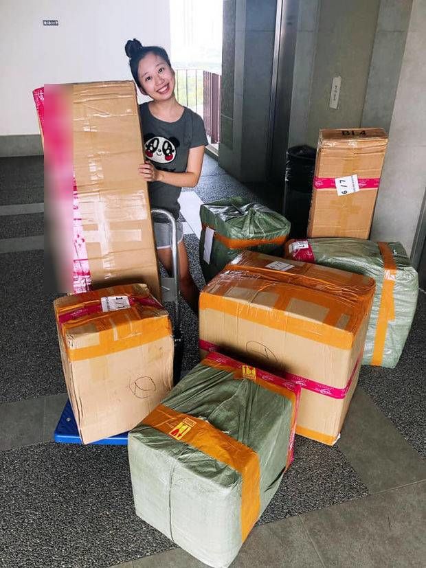 Chàng trai mua sạch giỏ hàng online cho bạn gái kỉ niệm 8 năm yêu nhau