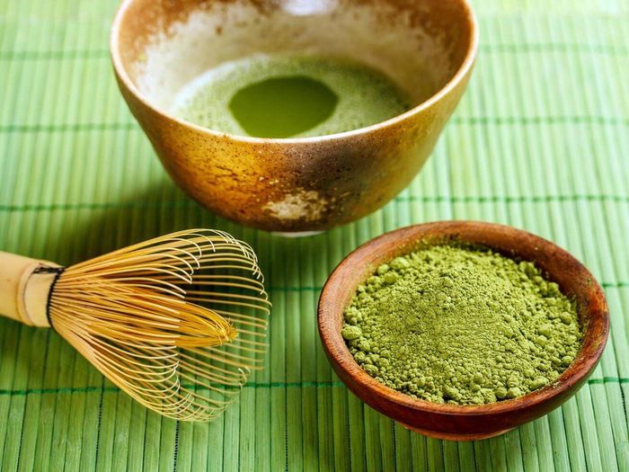 Chỉ tốn 10 ngàn mua lá chè xanh: Mụn bay biến, giảm quầng thâm mắt