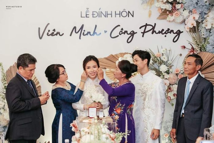 Khoảnh khắc đẹp trong đám hỏi Công Phượng: Có nụ cười và cả nước mắt