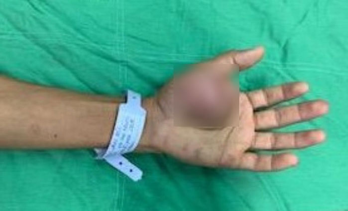 Cô gái mang cả tháng lương thực hiện ước mơ có khuôn mặt bình thường