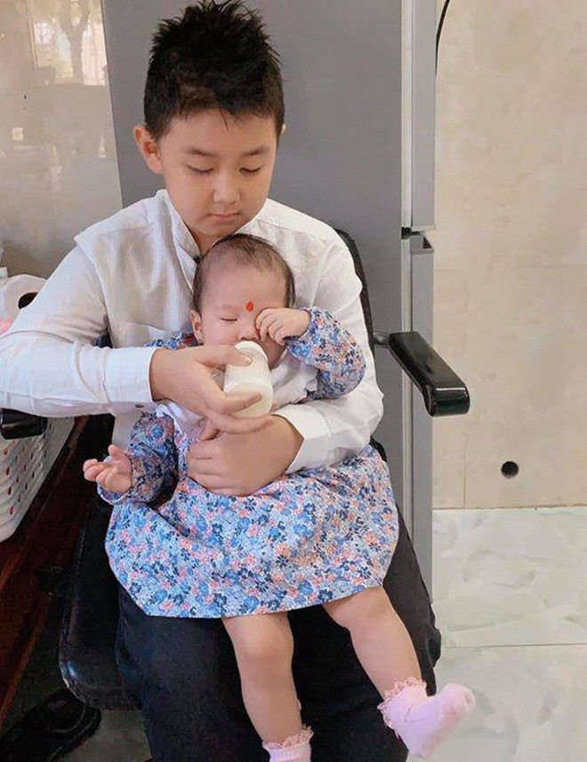 Con gái Lê Phương mới 9 tháng tuổi đã cao vượt chuẩn