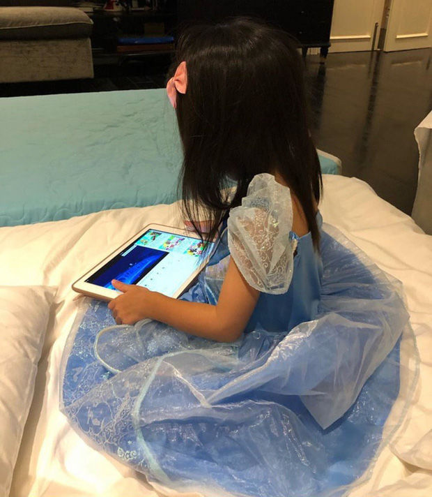 Con gái Hà Tăng: Mới 3 tuổi đã lộ rõ vẻ nữ tính, dễ thương