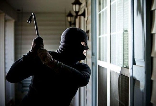 Hai tên cướp không thể xóa ngụy trang vì vẽ nhầm bút dạ mực vĩnh cửu