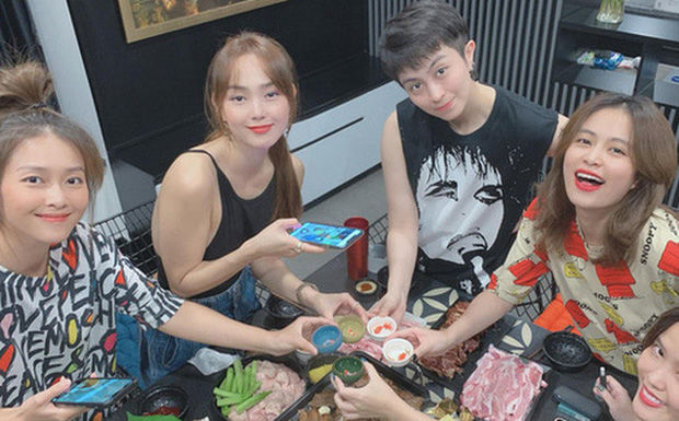 Công khai ngồi cạnh, Gil Lê - Thùy Linh như ngầm thừa nhận tình cảm