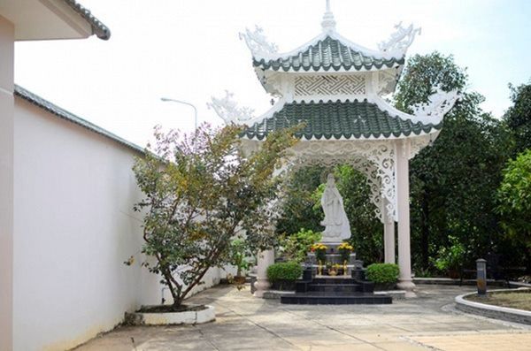 Cuộc sống hai nữ hoàng màn ảnh tên Trinh của showbiz Việt giờ ra sao?