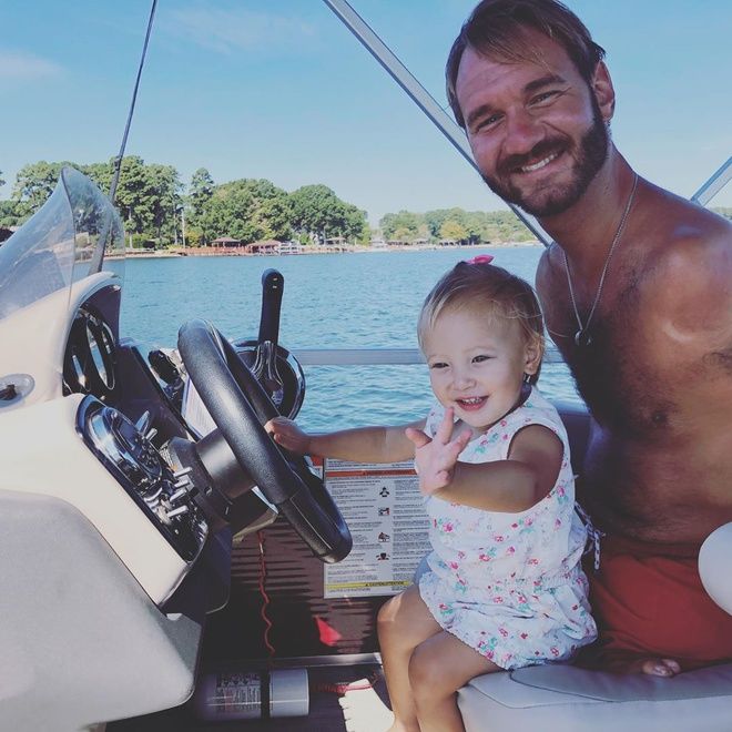 Khán giả tò mò cuộc sống hiện tại của Nick Vujicic sau 7 năm đến VN