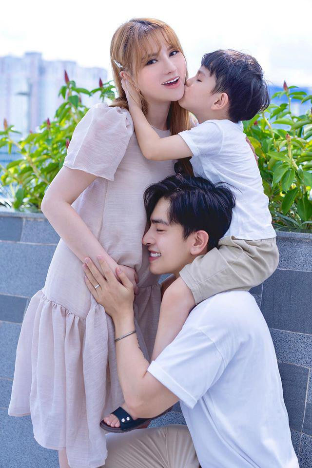 Cuộc sống hiện tại của Thu Thủy sau 1 năm về chung nhà với chồng trẻ