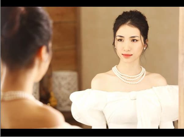 Sao Việt 29/6: Tóc Tiên khoe vòng 1 lấp ló gợi cảm