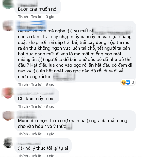 Người phụ nữ bóc hộp mận đóng sẵn, lựa chán chê còn lại vứt chỏng chơ