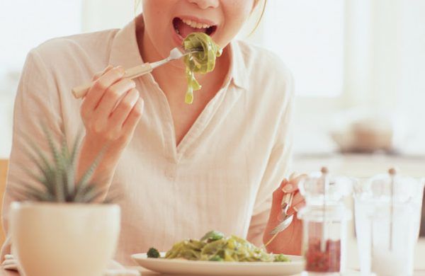 Mặc ai cười chê, con gái có thói xấu này vừa khỏe mạnh lại trẻ lâu