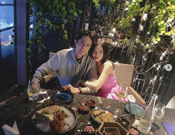 Đông Nhi diện bikini ở tháng thứ 5 thai kỳ, Sĩ Thanh hẹn hò lãng mạn