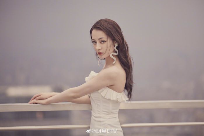 Loạt bông tai siêu khủng của sao Châu Á