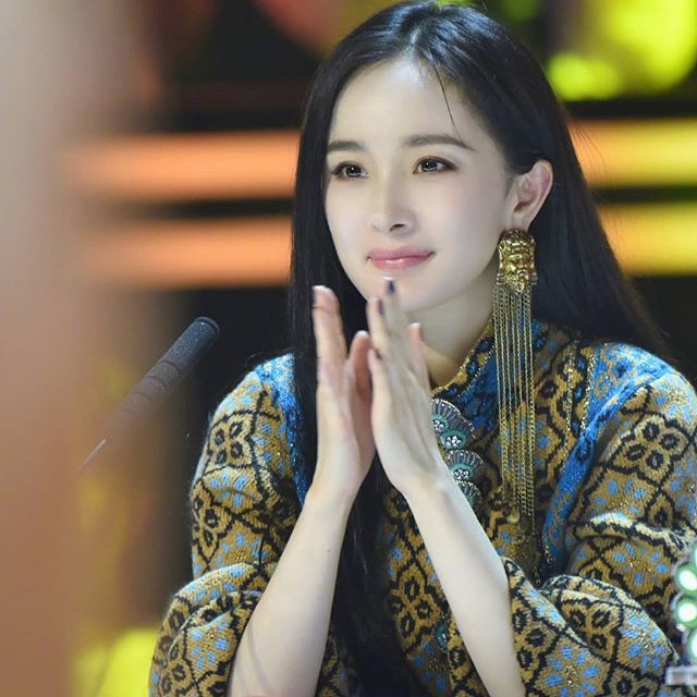 Loạt bông tai siêu khủng của sao Châu Á