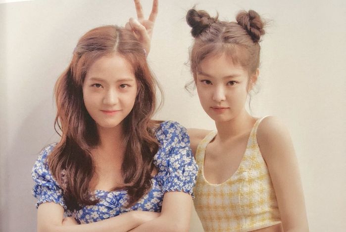 Fan đào lại khoảnh khắc Jennie hất tay người chị Jisoo trong concert