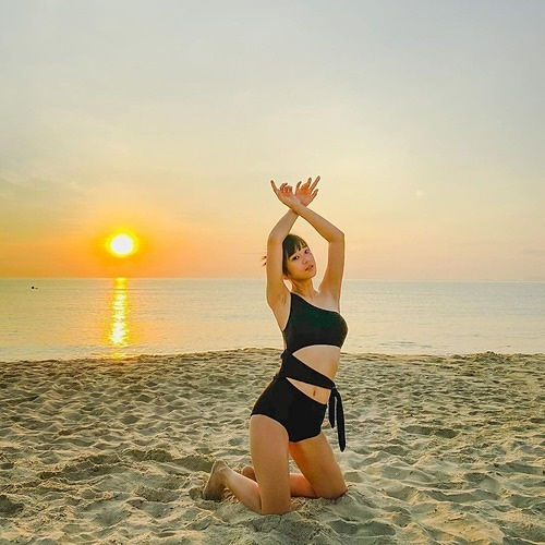 Ngọc Trinh thân thiết với Noo Phước Thịnh, Hoàng Yến gợi cảm