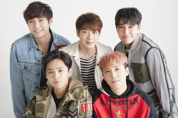 F.T.ISLAND sau 13 năm: Trưởng nhóm đi tù, Minhwan lấy vợ sinh con