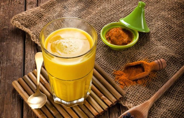 Giải độc cơ thể giúp da trắng hồng: Uống nước nho khô, chanh mật ong