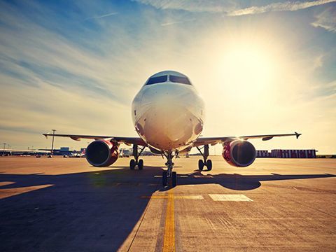Giải mã bí mật ngành hàng không: tại sao phi công không được để râu?