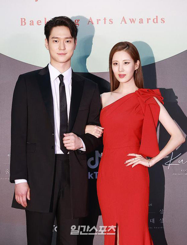 Han So Hee chặt đẹp Suzy với lần đầu đọ sắc trên thảm đỏ