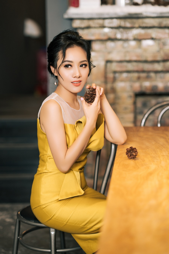 Gu thời trang tuổi 40 của BTV Hoài Anh: Cá tính, chất chơi