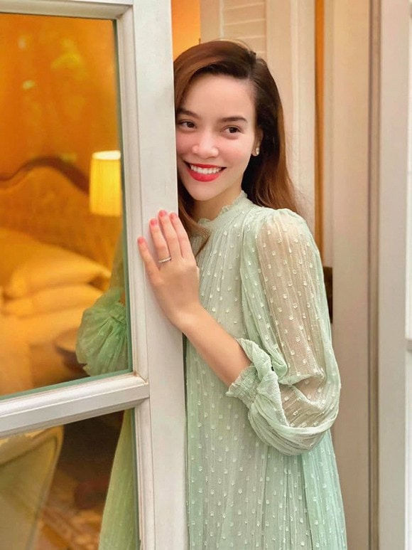 Ẩn ý đeo balo ngược, Hà Hồ còn tiết lộ thay đổi thói quen sinh hoạt