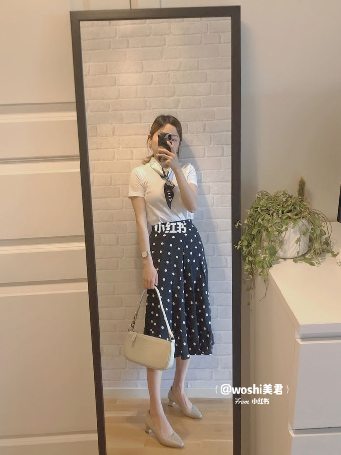 1001 cách mix đồ với áo phông trắng: Phối với short jean trắng