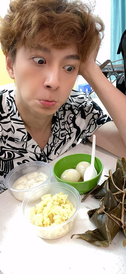 Sao Việt 26/6: Hari Won hiếm hoi diện bikini sexy