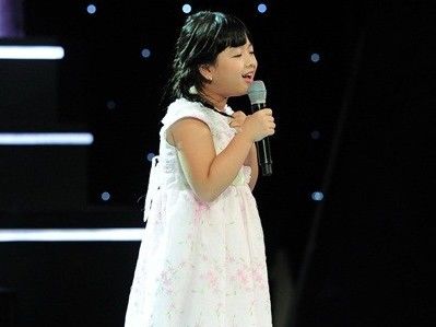 Con gái út NSƯT Chiều Xuân trưởng thành xinh đẹp từ The Voice Kids
