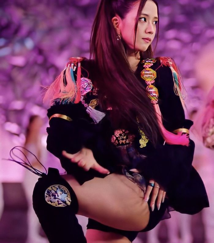 Idol Kpop diện style Hanbok cách tân: BLACKPINK thu hút, OMG nữ tính