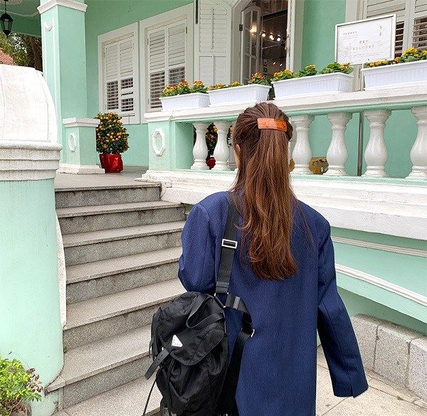 Loạt phụ kiện xưa cũ bỗng lên ngôi: Chun buộc tóc vải, cặp tóc ngang