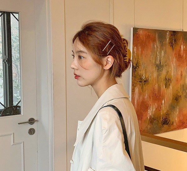 Loạt phụ kiện xưa cũ bỗng lên ngôi: Chun buộc tóc vải, cặp tóc ngang