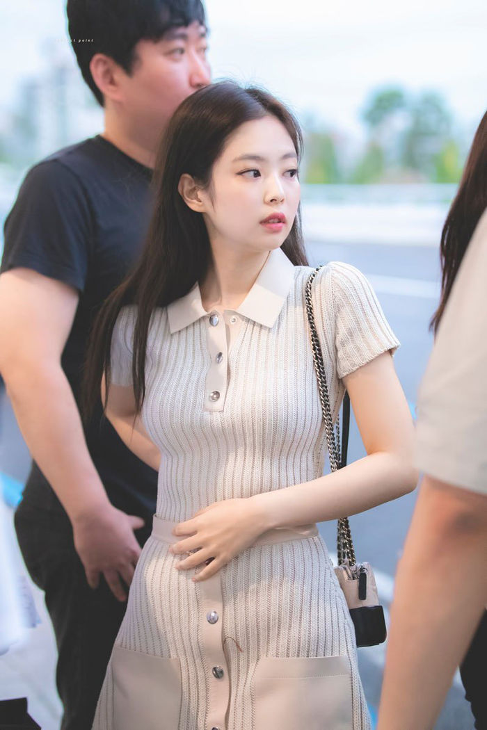 Kim Yoo Jung ngày càng lột xác xinh đẹp, đụng hàng vẫn lấn át Jennie
