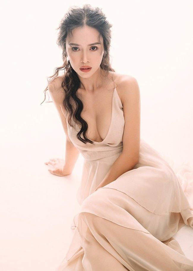 Kỳ Duyên, Mai Phương Thúy và loạt sao nữ Vbiz chăm buông thả vòng 1