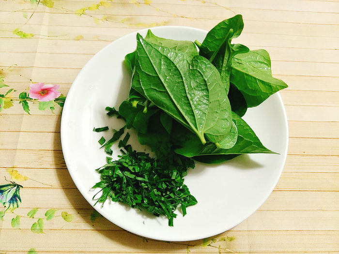 Mẹo hay giảm viêm lỗ chân lông cực nhanh mà dễ ợt với lá trầu không
