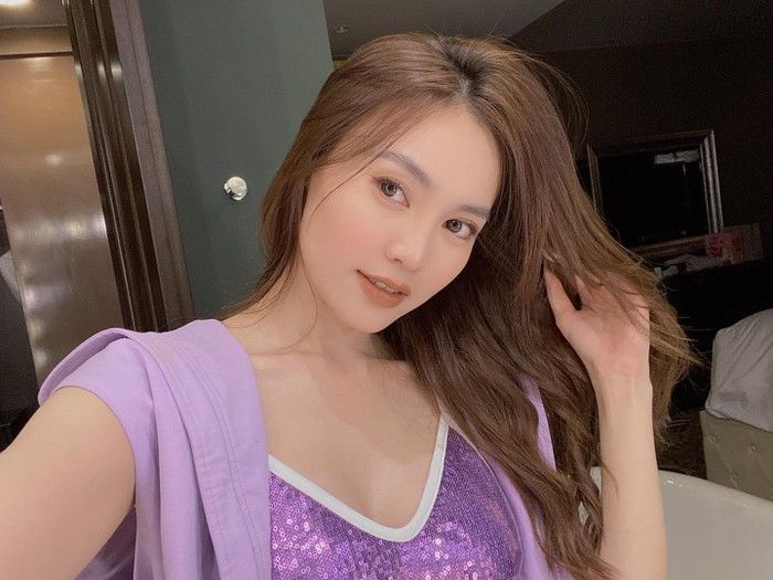Lan Ngọc lần đầu bị chê sến toàn tập khi diện đồ tím đi sự kiện