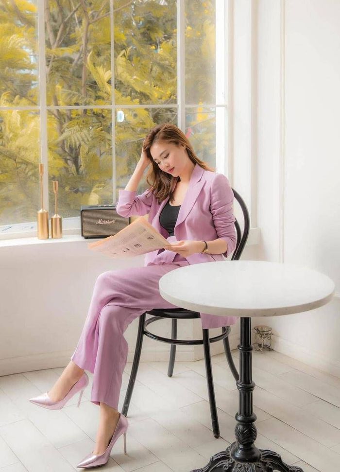 Lan Ngọc lần đầu bị chê sến toàn tập khi diện đồ tím đi sự kiện