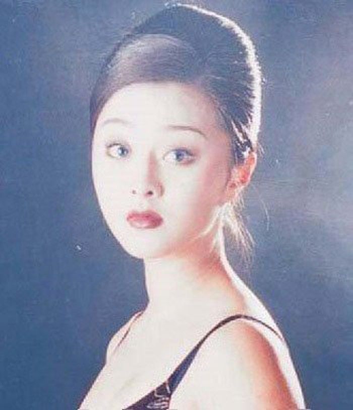 Loạt ảnh hiếm trong quá khứ của mỹ nhân Cbiz: Triệu Vy tươi trẻ