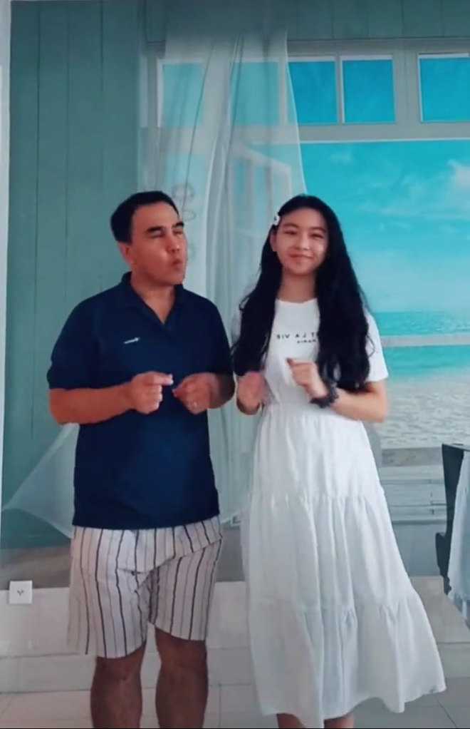 Mặc váy quay TikTok, Quyền Linh đích thị ông bố chiều con nhất showbiz