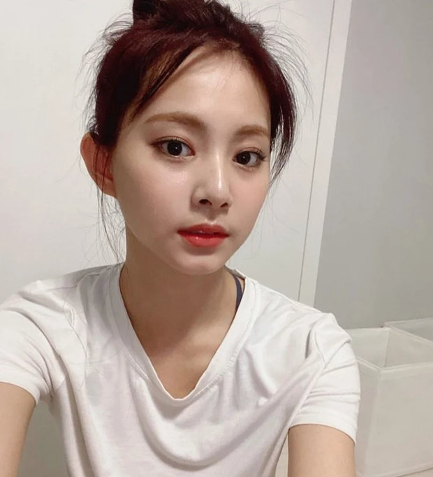Mùa hè mát mẻ khi “đu trend” tóc búi như Jennie, Tzuyu và loạt sao Hàn