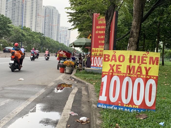 Nguy cơ tiền mất, giấy phạt mang về nếu mua bảo hiểm xe máy ven đường