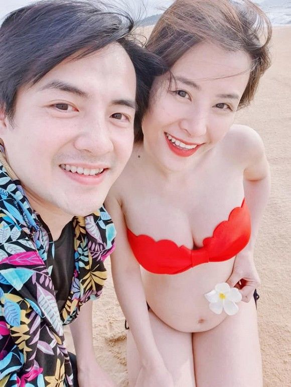 Đông Nhi bụng bầu vẫn xinh đẹp, có chồng đồng hành