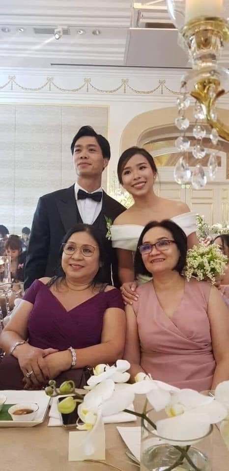 Khoảnh khắc đẹp trong đám hỏi Công Phượng: Có nụ cười và cả nước mắt