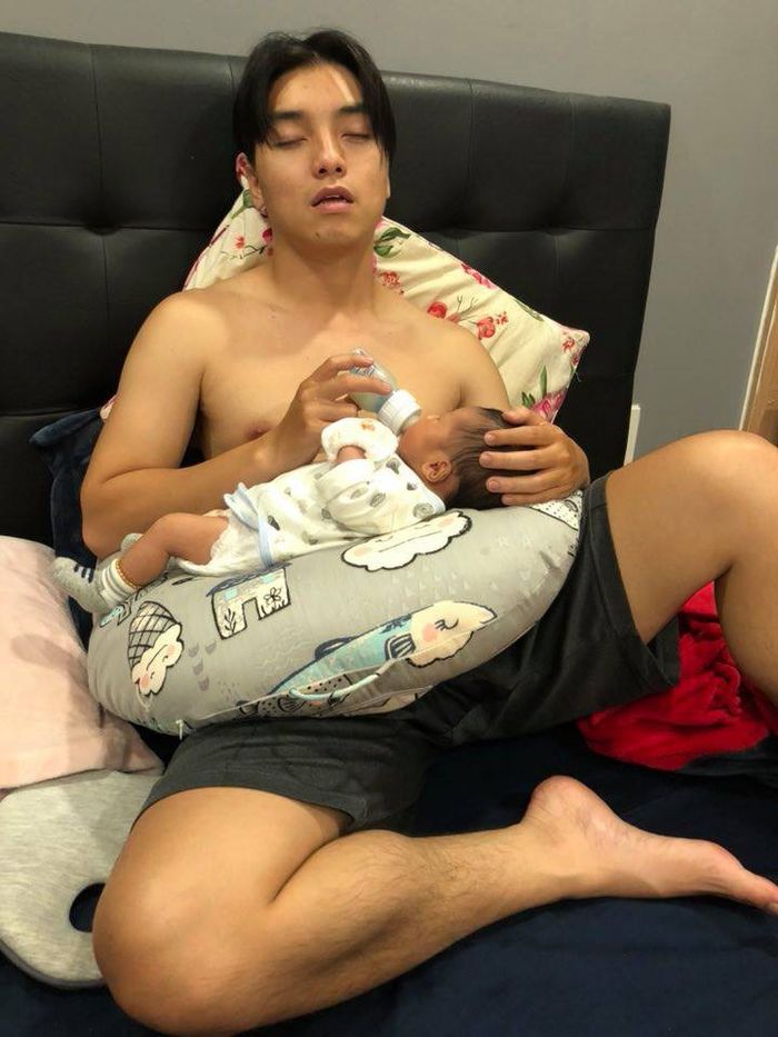Những ông bố bỉm sữa nổi tiếng chăm con khéo hơn vợ của Vbiz